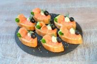 Брускетта со сливочным сыром и лососем (7 шт)